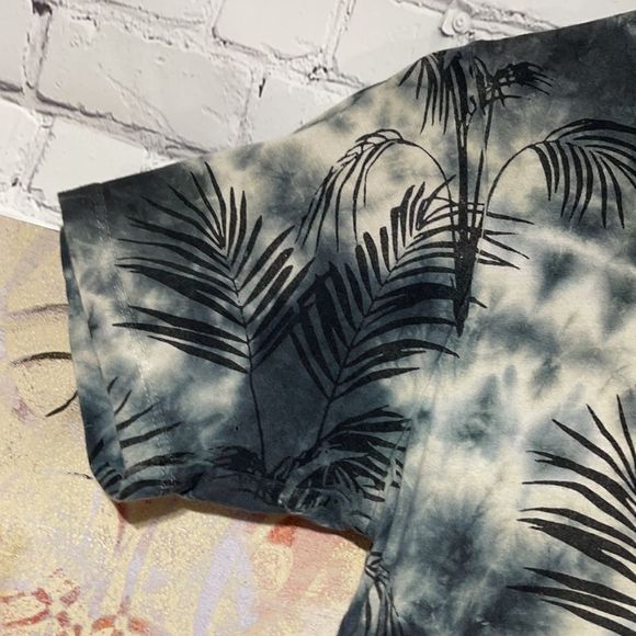 Tie-Dye Tropical Skater Tee Medium - Picture 6 of 11